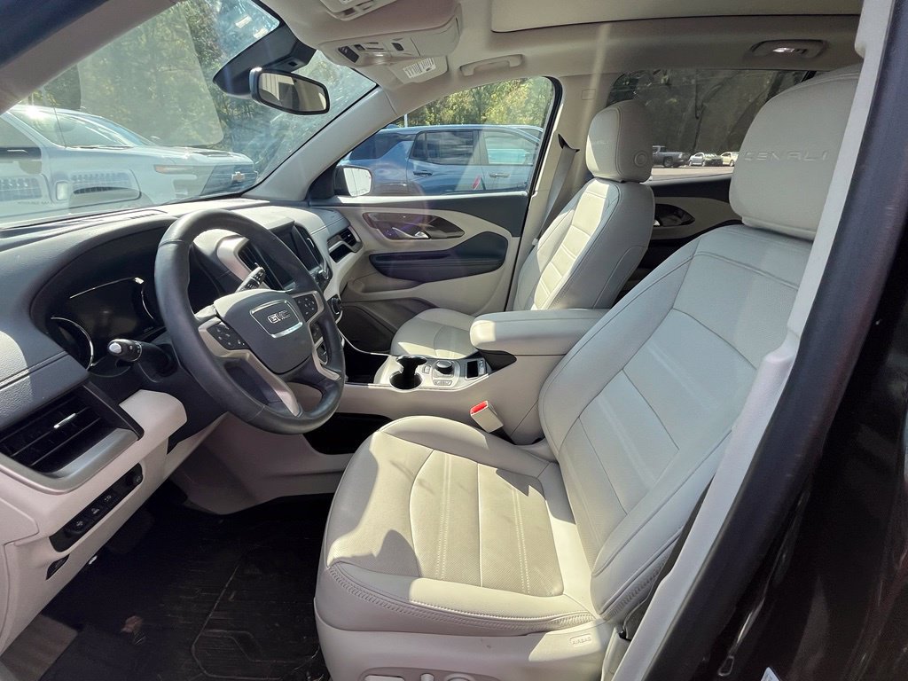 Used 2023 GMC Terrain Denali w/ Denali Premium Package AWD/4WD image 9