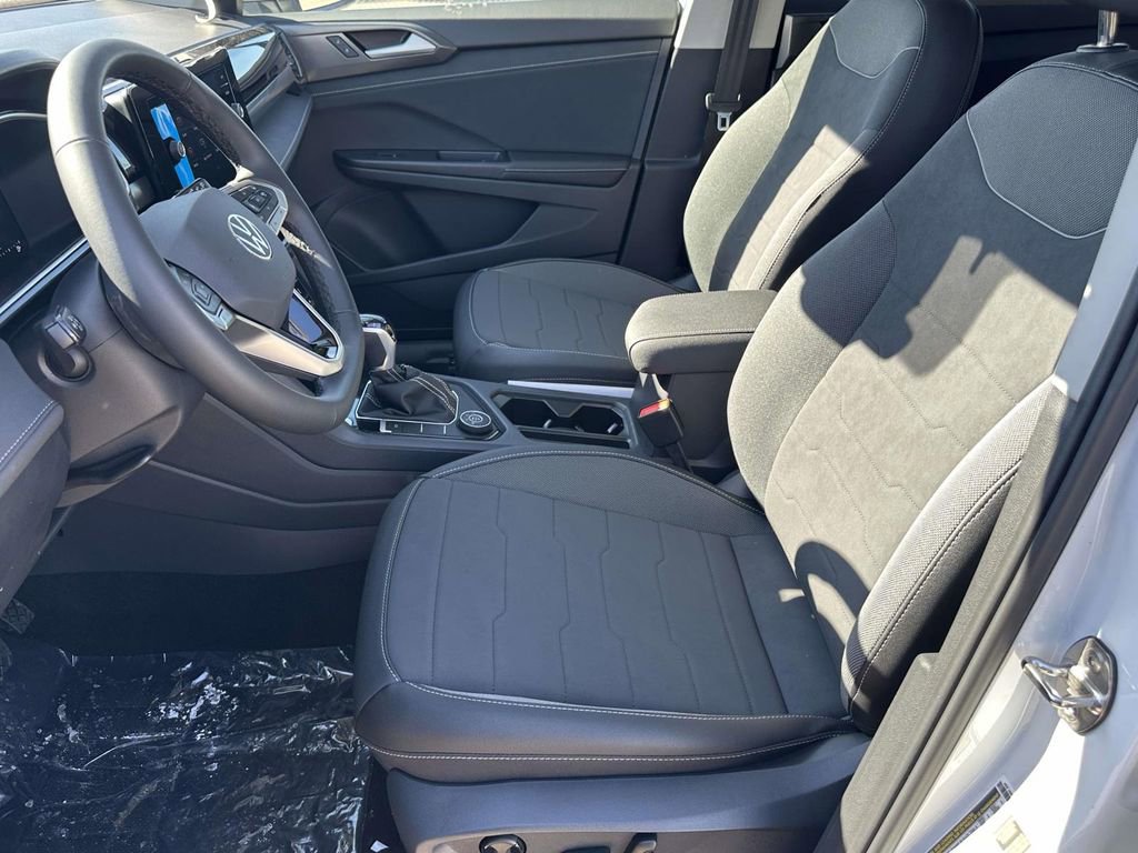New 2025 Volkswagen Taos SE image 15