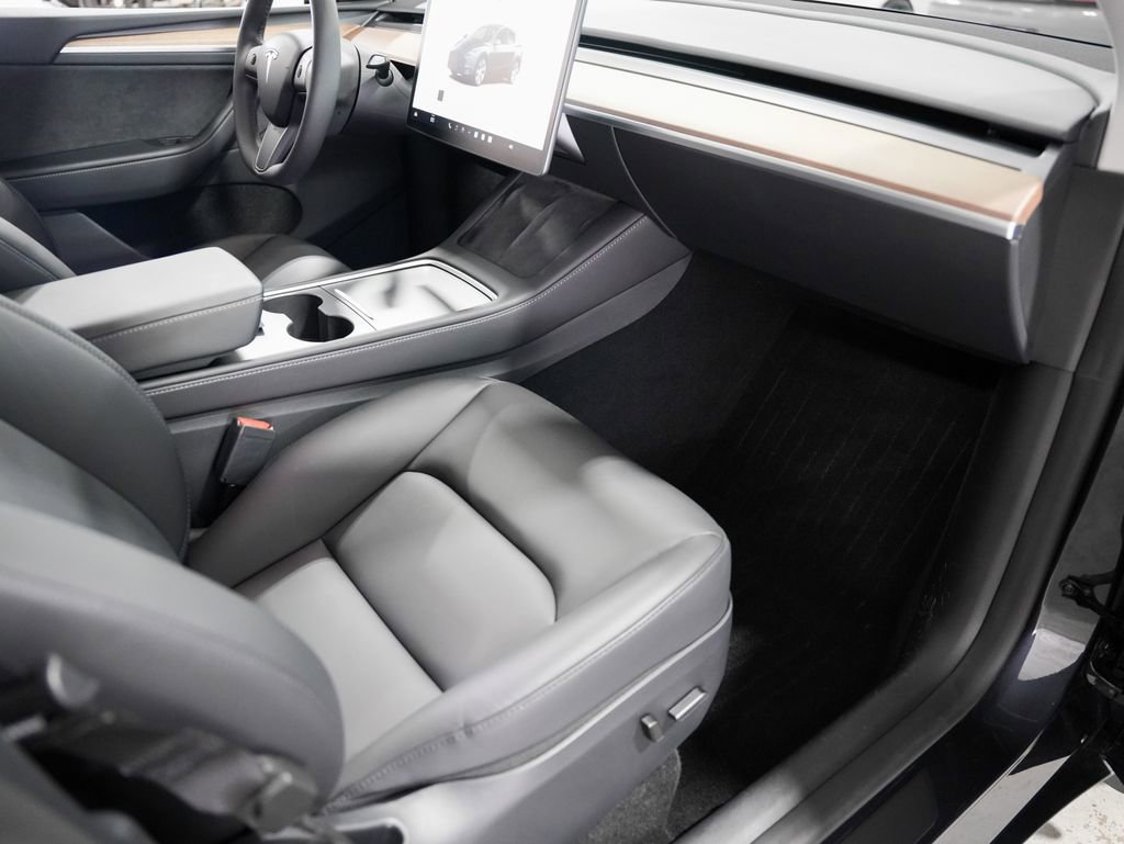 Used 2024 Tesla Model Y Long Range AWD/4WD image 21