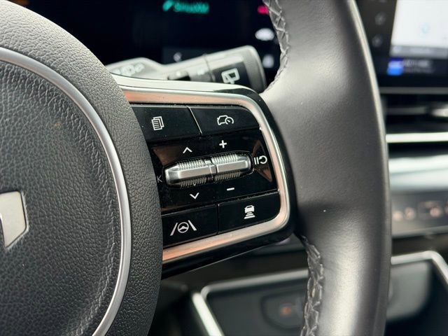 Used 2025 Kia Carnival image 12