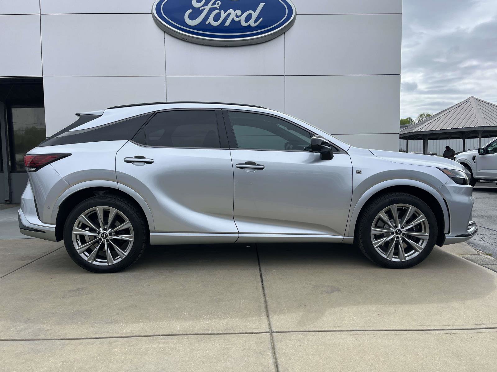 Used 2025 Lexus RX 500h F Sport w/ Convenience Package image 3