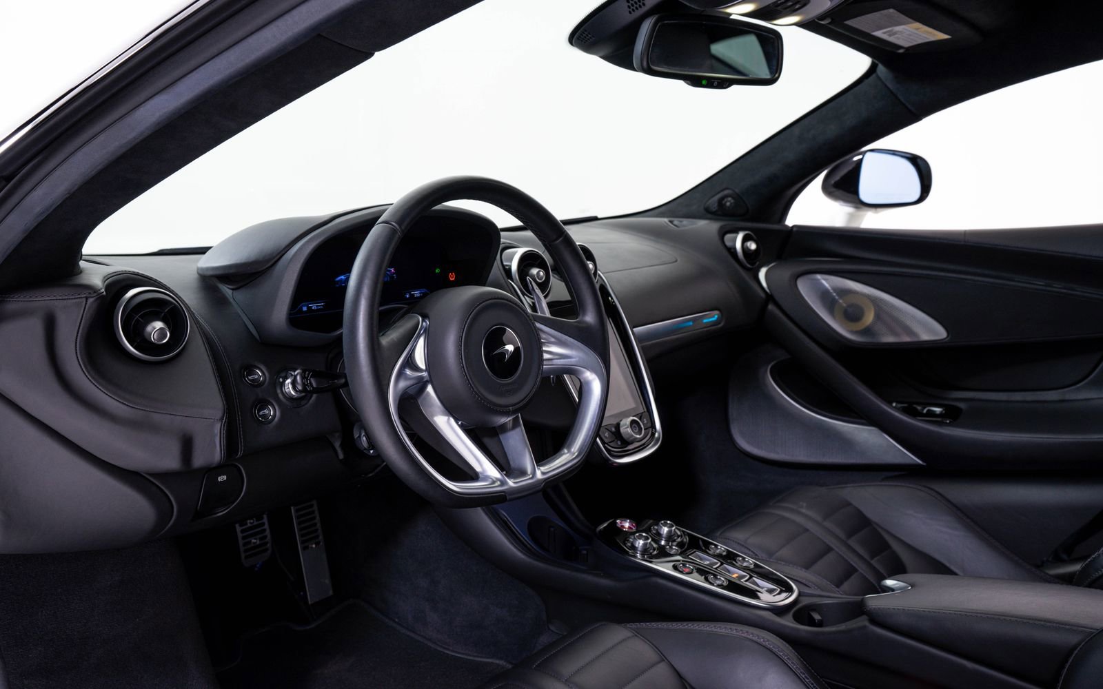 Used 2025 McLaren GTS RWD image 17