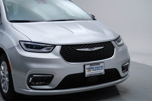 Used 2024 Chrysler Pacifica Touring-L image 10