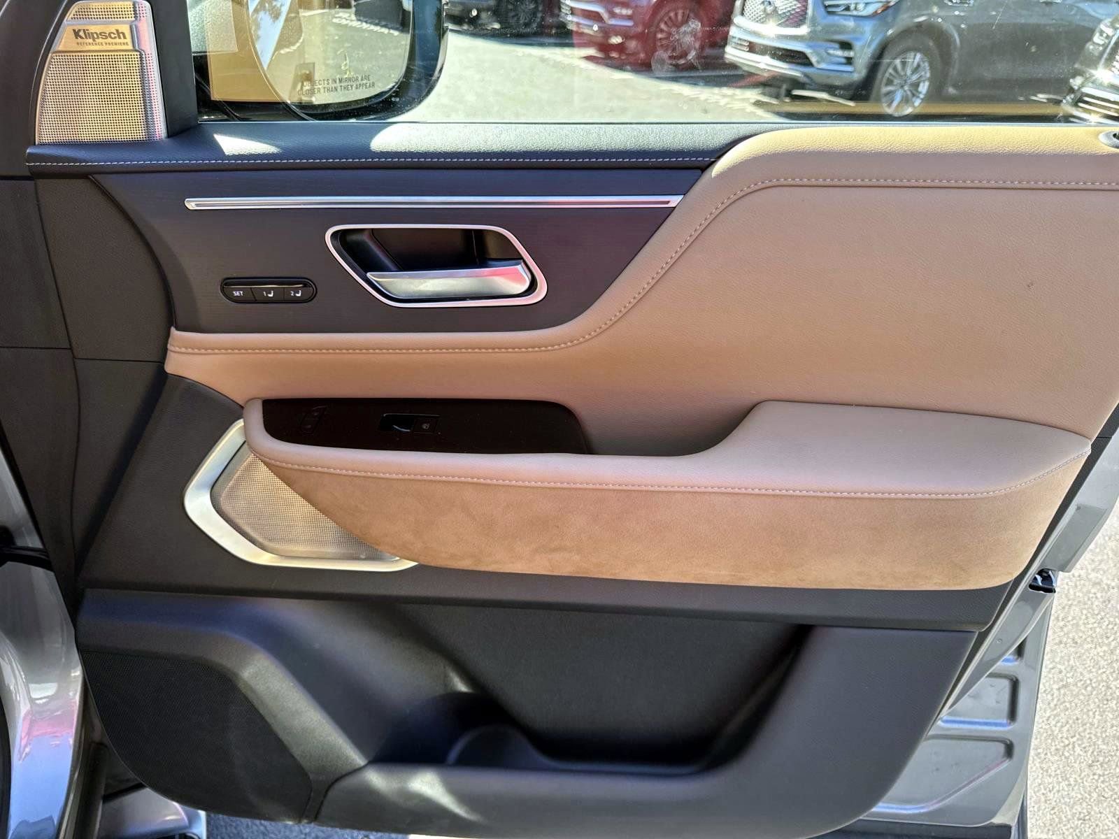 Used 2025 INFINITI QX80 Sensory image 12