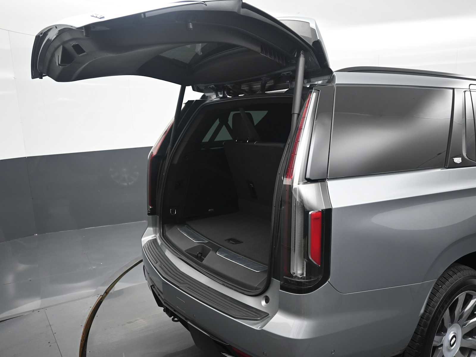 Used 2023 Cadillac Escalade Sport Platinum image 14