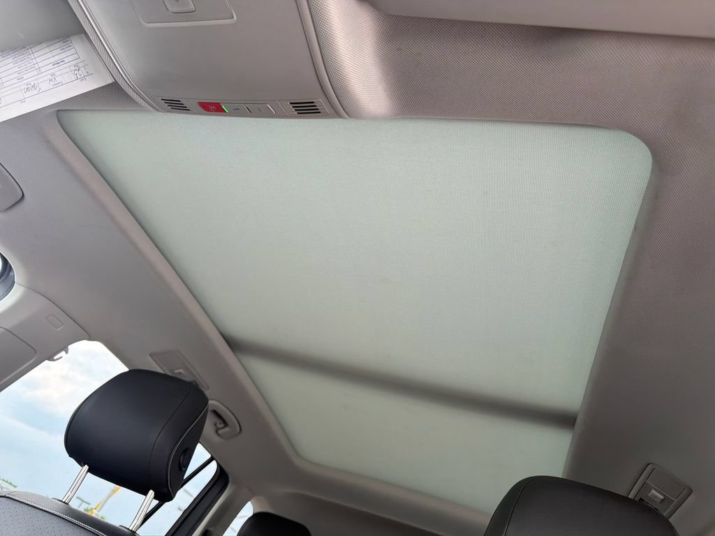 Used 2023 Volkswagen Tiguan SE w/ Panoramic Sunroof Package FWD image 40