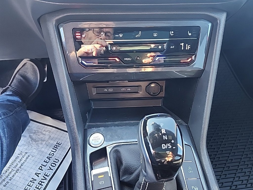 Used 2024 Volkswagen Tiguan SEL R-Line image 30