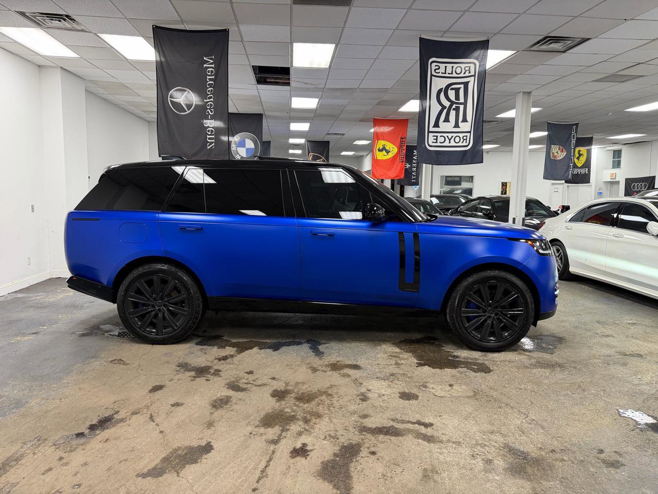 Used 2023 Land Rover Range Rover Long Wheelbase Autobiography image 5