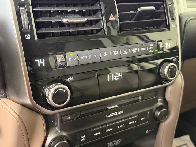 Used 2023 Lexus GX 460 Premium w/ Accessory Package AWD/4WD image 24