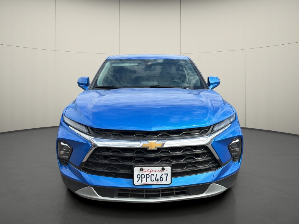 Used 2025 Chevrolet Blazer LT FWD image 2