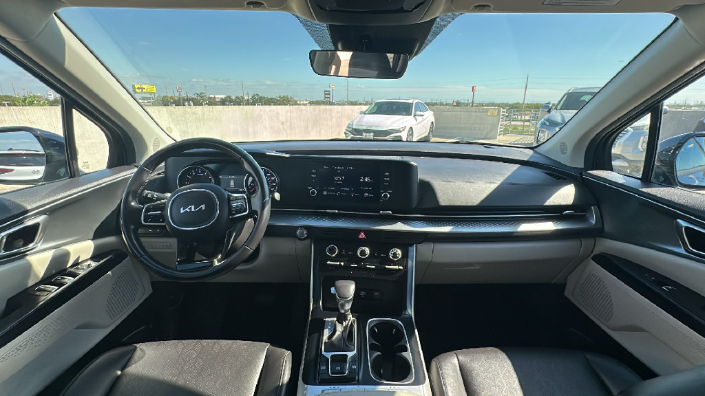 Used 2024 Kia Carnival LX FWD image 21