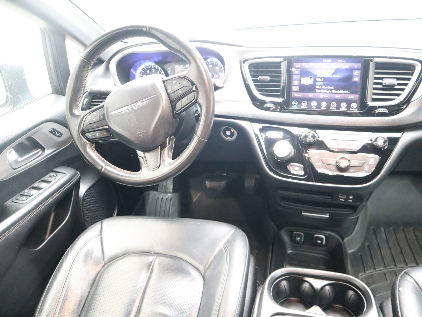 Used 2020 Chrysler Pacifica Touring-L AWD/4WD image 24
