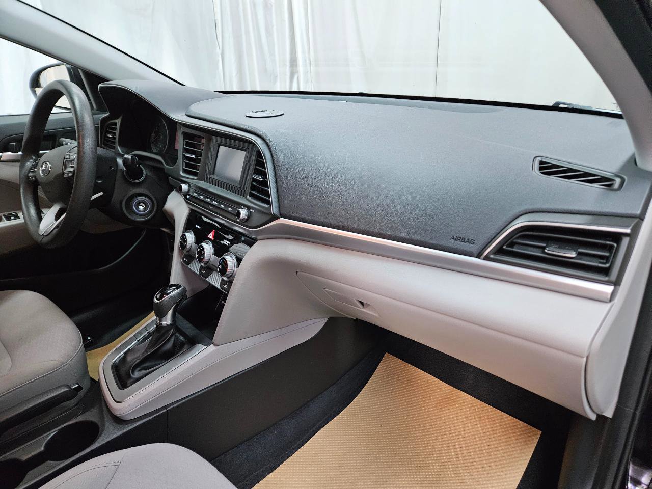 Used 2019 Hyundai Elantra SE FWD image 18