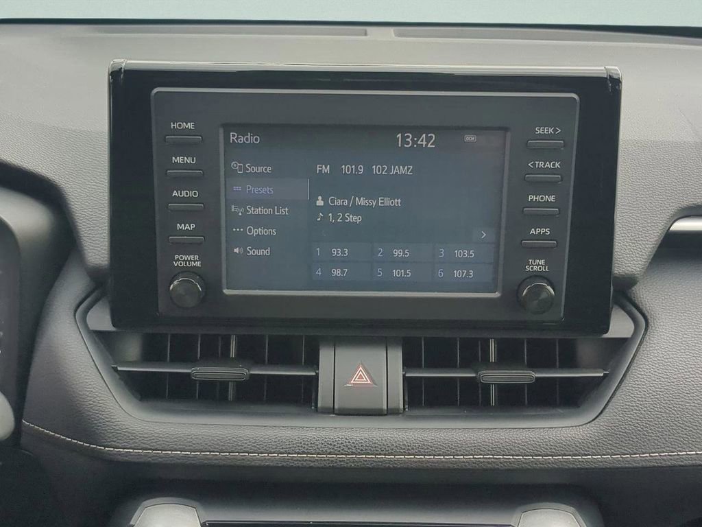 Used 2019 Toyota RAV4 LE image 18