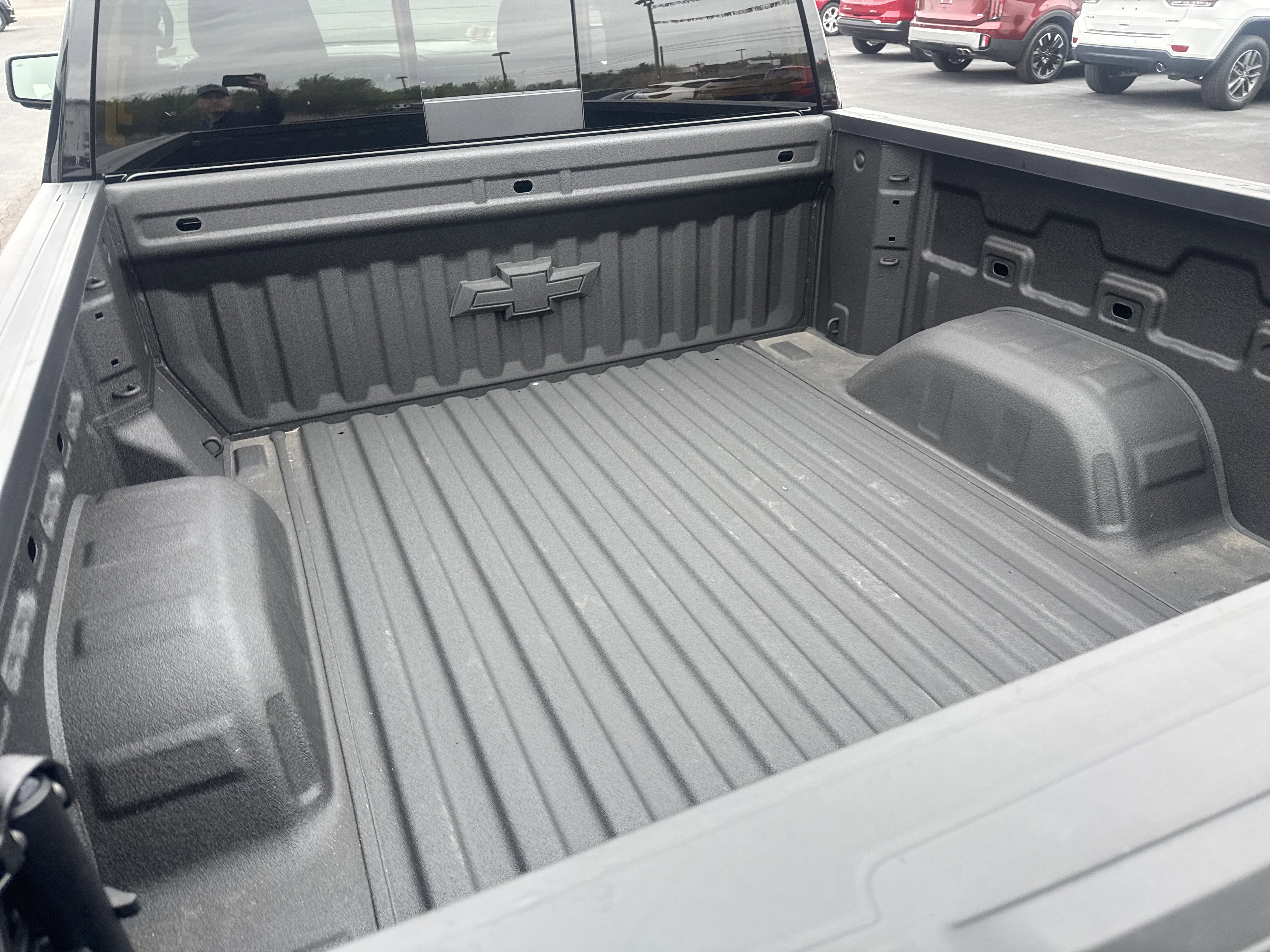 Used 2025 Chevrolet Silverado 1500 High Country w/ Technology Package AWD/4WD image 5