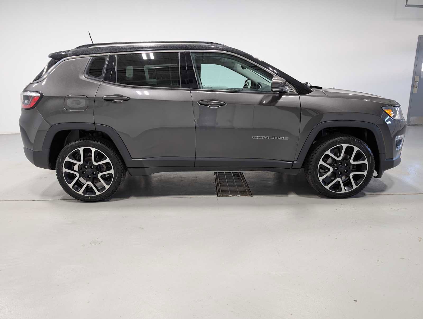 Used 2021 Jeep Compass Limited w/ Elite Exterior Group AWD/4WD image 7
