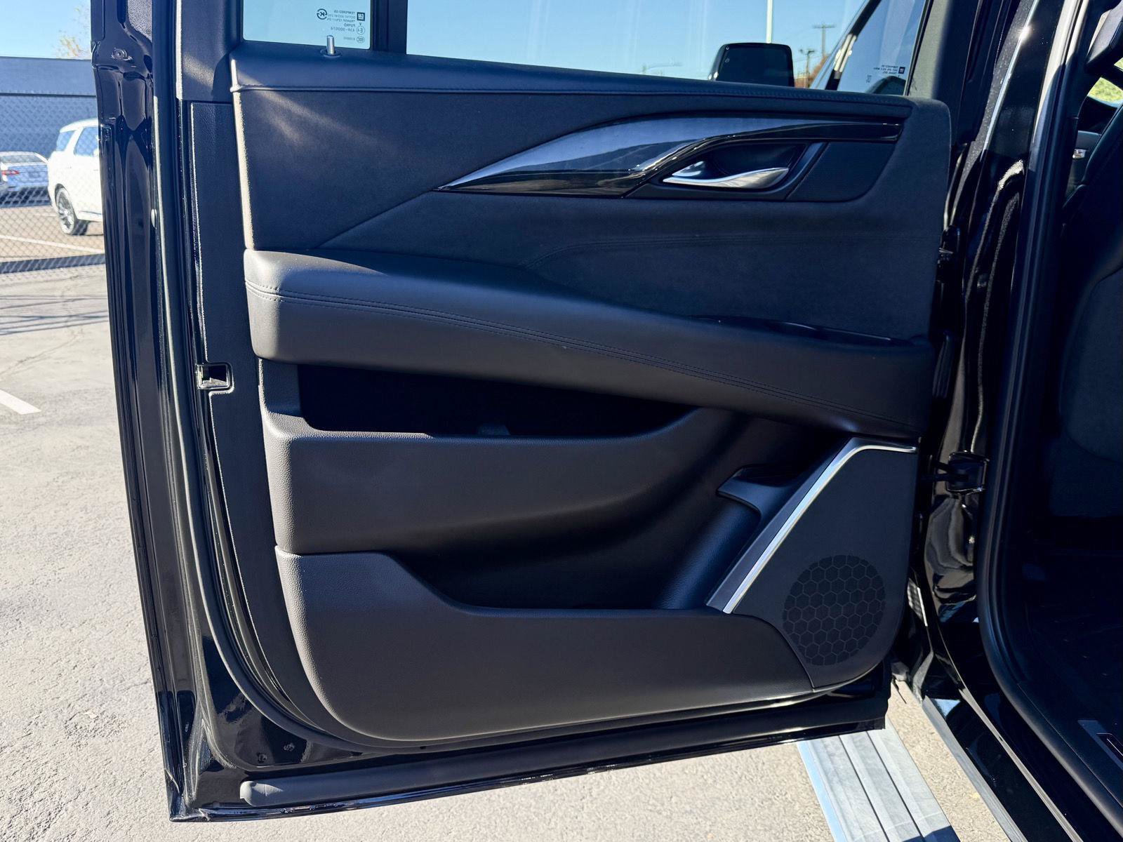 Used 2019 Cadillac Escalade ESV Platinum AWD/4WD image 15