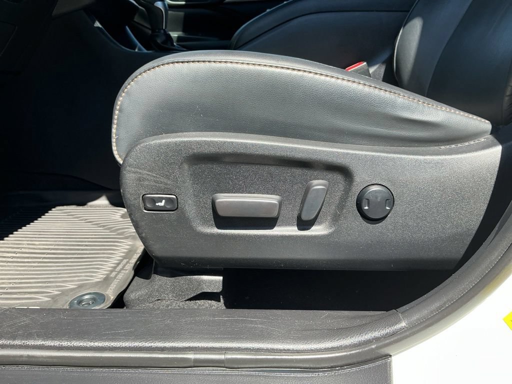 Used 2019 Toyota Highlander XLE AWD/4WD image 14