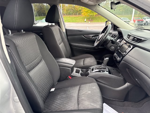 Used 2020 Nissan Rogue SV w/ Premium Package FWD image 13