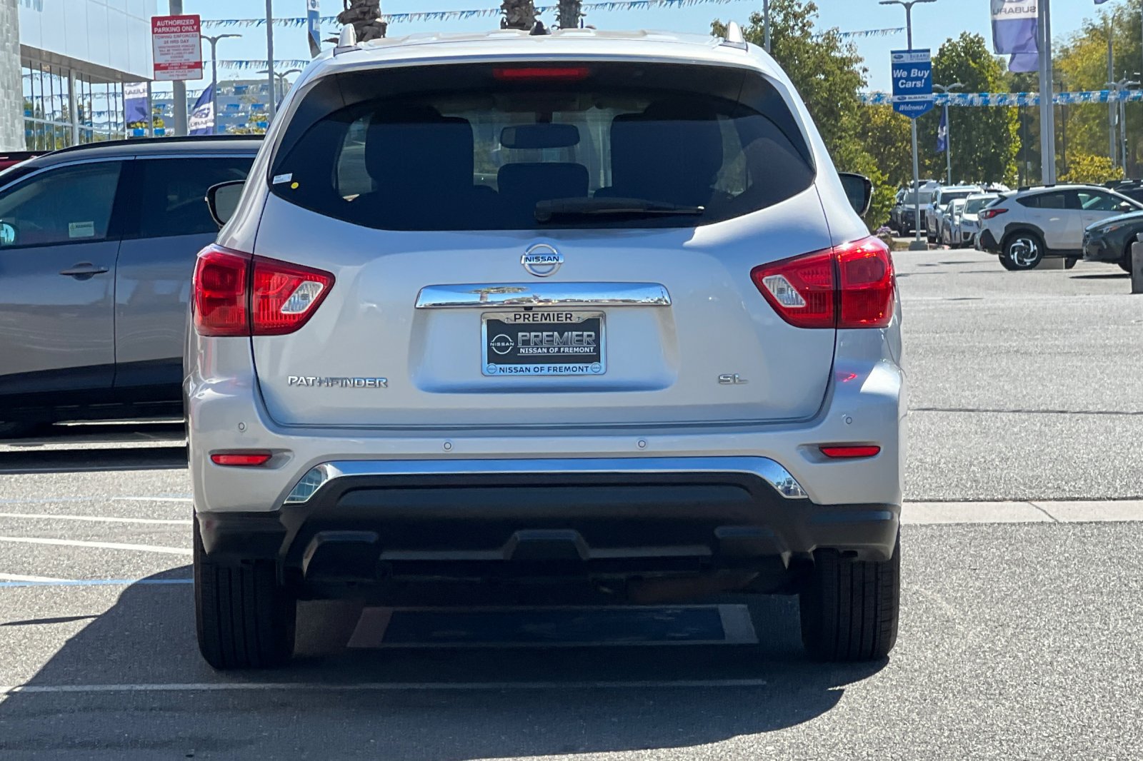 Used 2017 Nissan Pathfinder SL FWD image 5