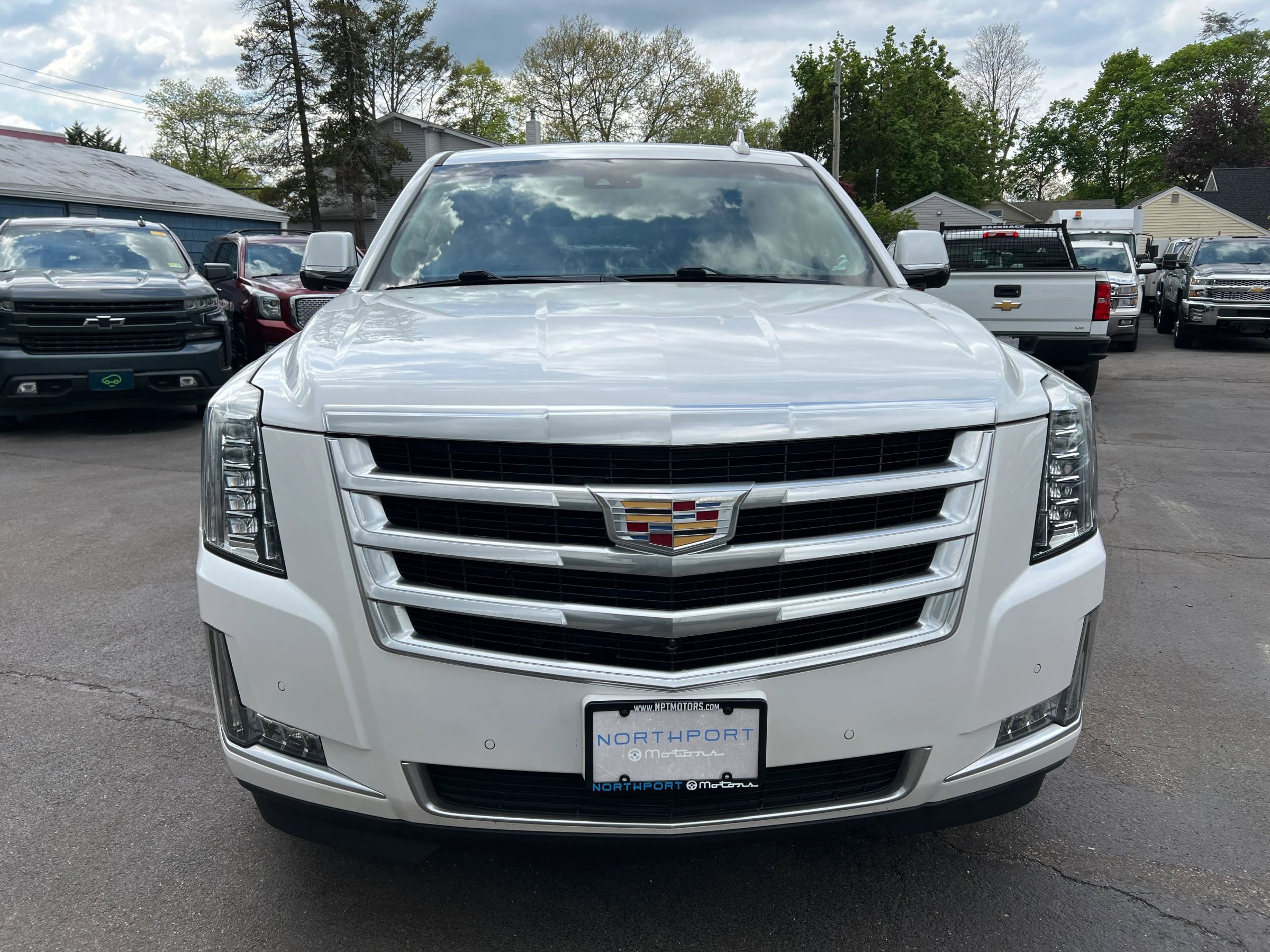 Used 2019 Cadillac Escalade ESV Luxury AWD/4WD image 8