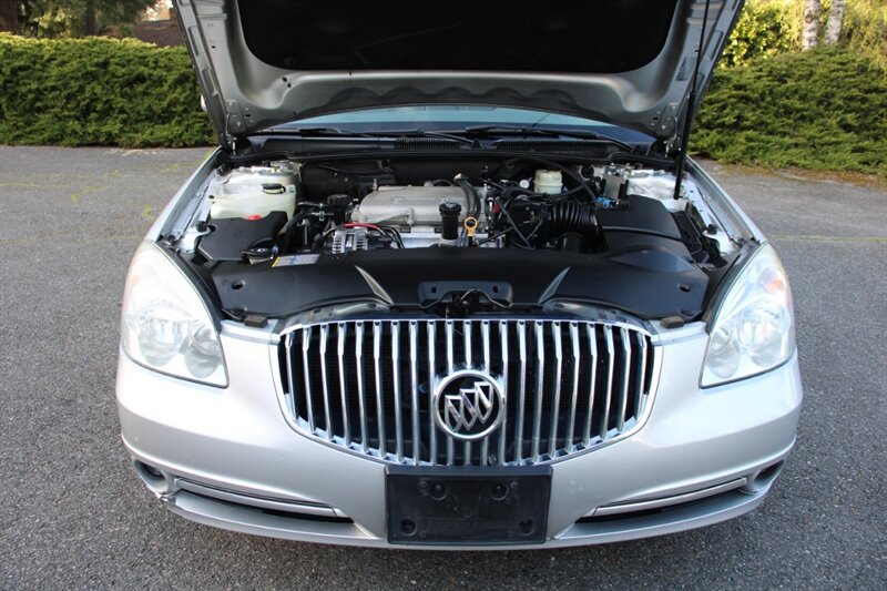 Used 2010 Buick Lucerne CXL image 18