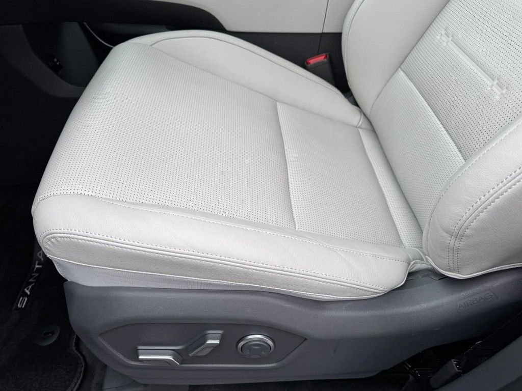 Certified 2025 Hyundai Santa Fe Limited image 16