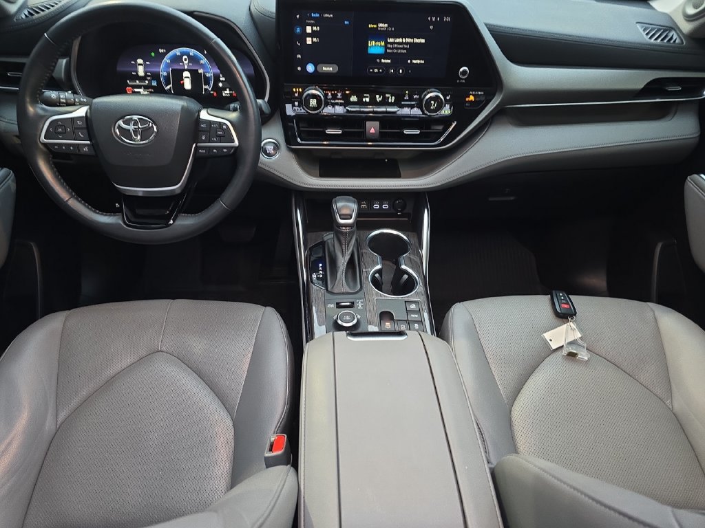 Used 2023 Toyota Highlander Limited AWD/4WD image 22