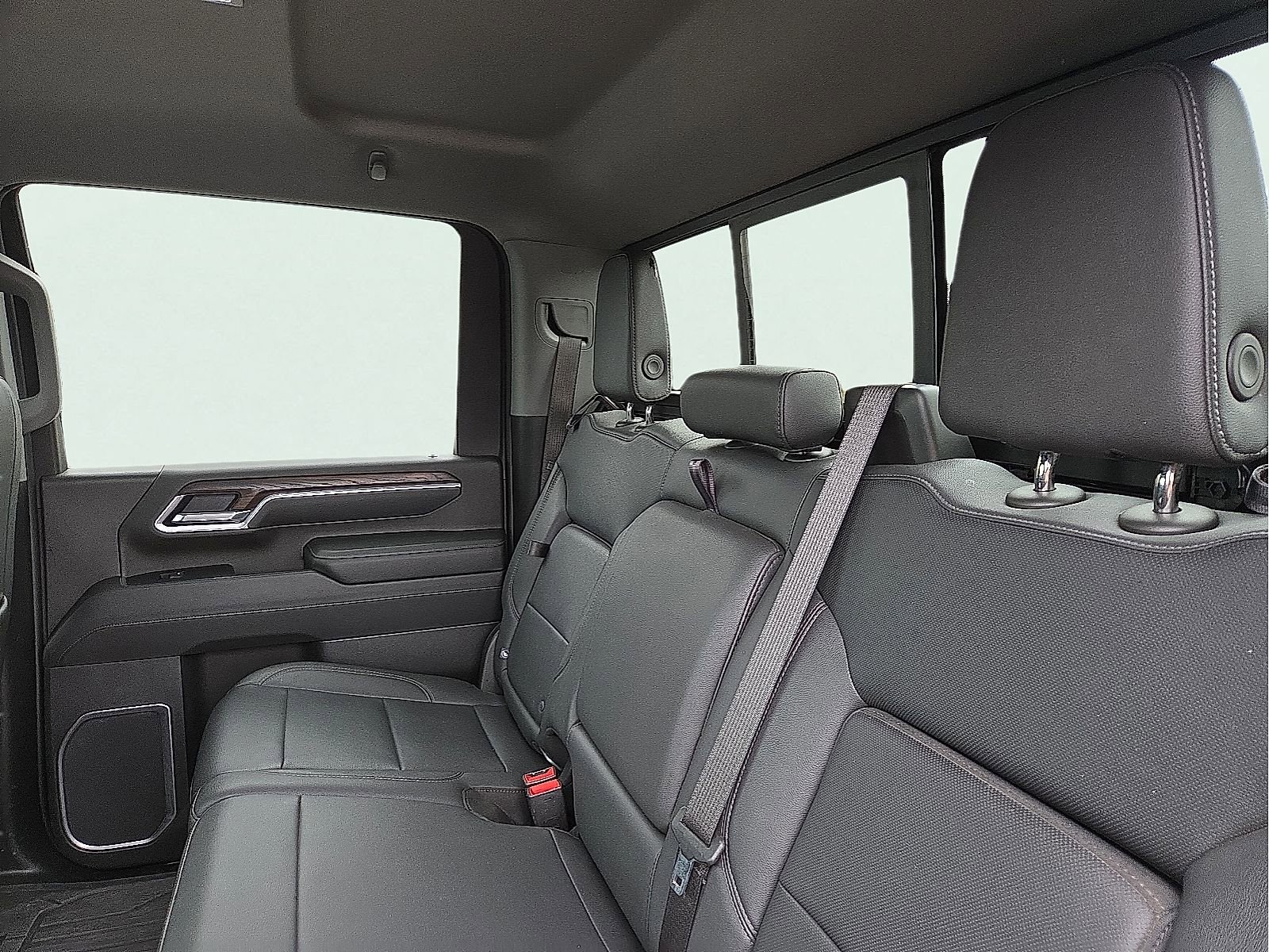 Used 2025 GMC Sierra 2500 SLT w/ SLT Premium Package AWD/4WD image 9