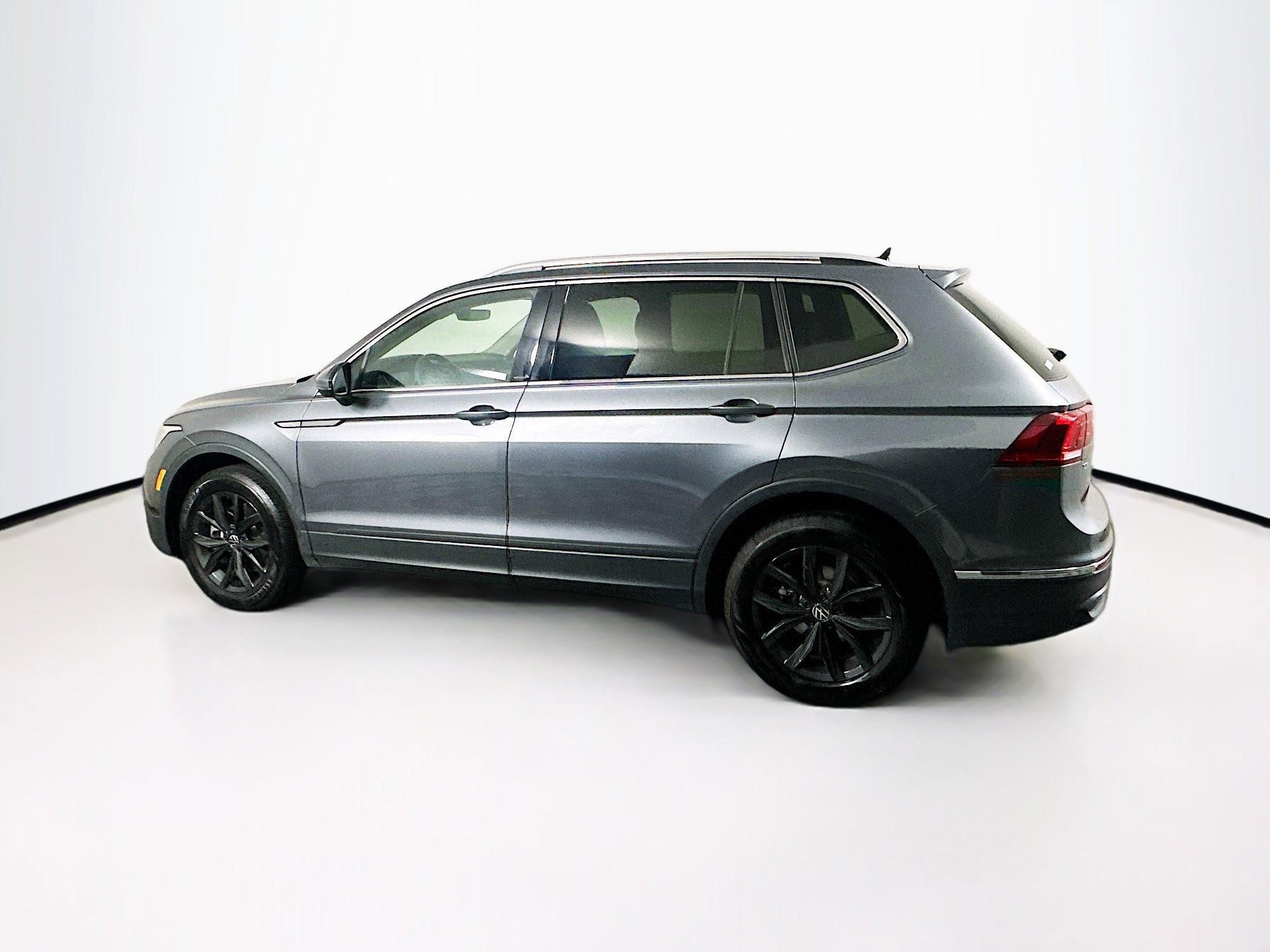 Used 2024 Volkswagen Tiguan Wolfsburg Edition image 4