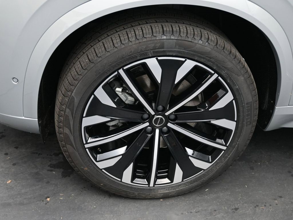 New 2026 Volvo XC90 B6 Plus w/ Protection Package Premier image 9