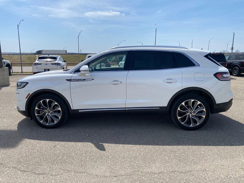 Used 2022 Lincoln Nautilus Reserve AWD/4WD image 3