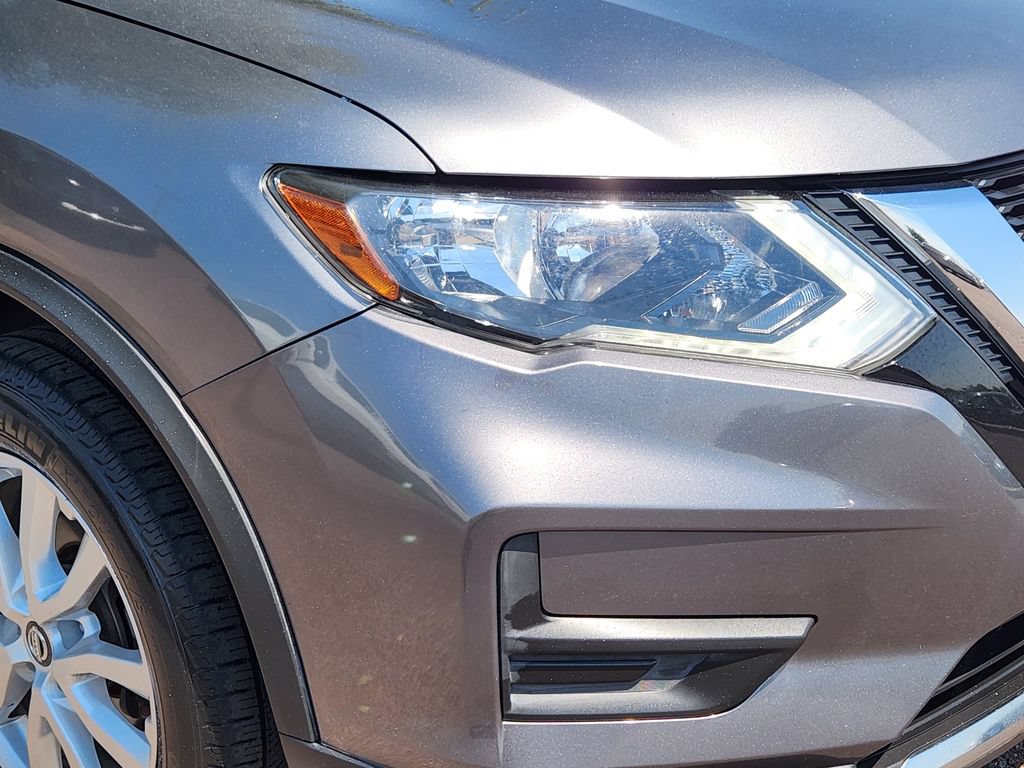 Used 2017 Nissan Rogue SV w/ SV Premium Package AWD/4WD image 28