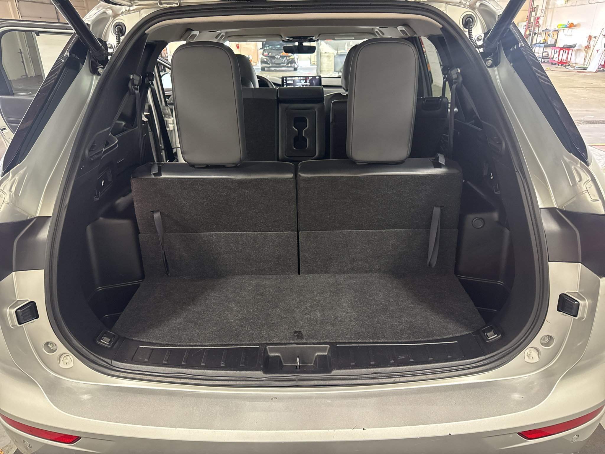 Used 2025 Mitsubishi Outlander SEL AWD/4WD image 32