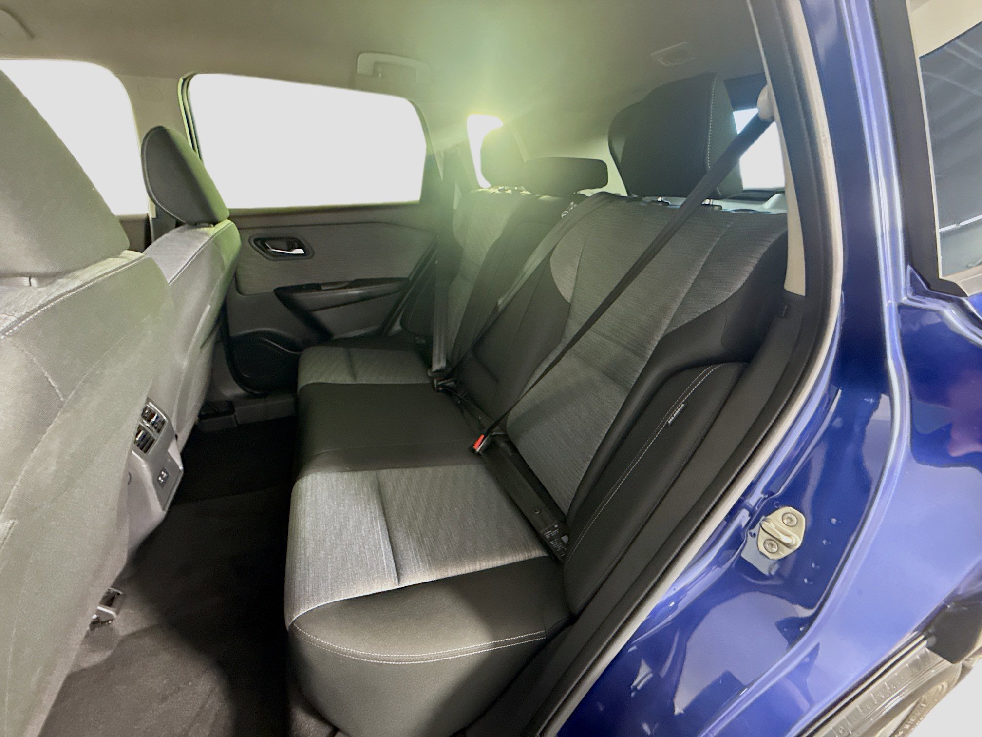 Used 2023 Nissan Rogue SV image 25