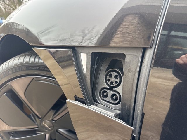 Used 2024 Lucid Air Touring image 11