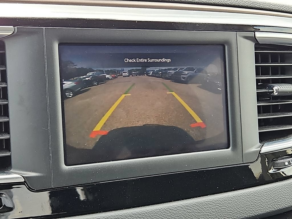 Used 2023 Chrysler Voyager LX FWD image 18