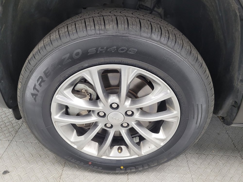 Used 2020 Jeep Cherokee Latitude Plus w/ Cold Weather Group image 31