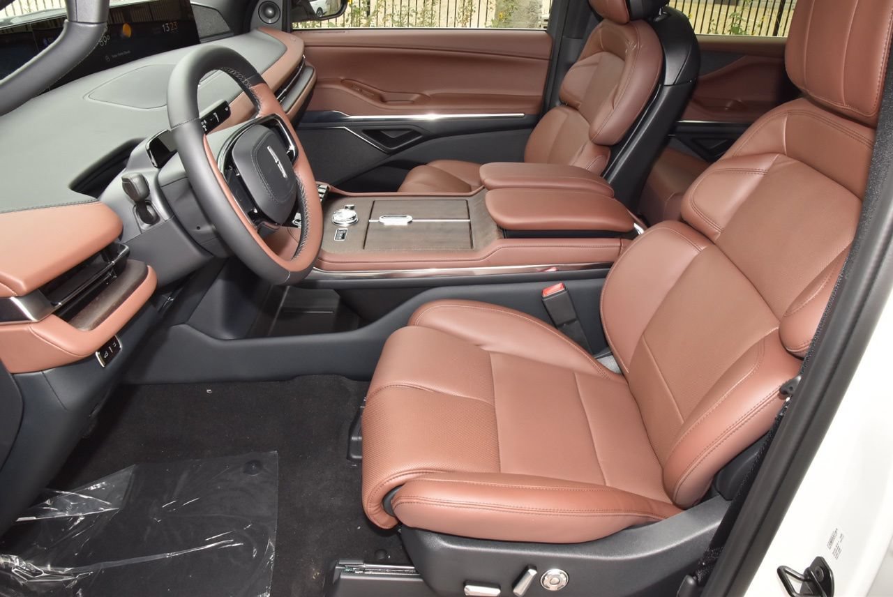 New 2026 Lincoln Navigator Reserve AWD/4WD image 13