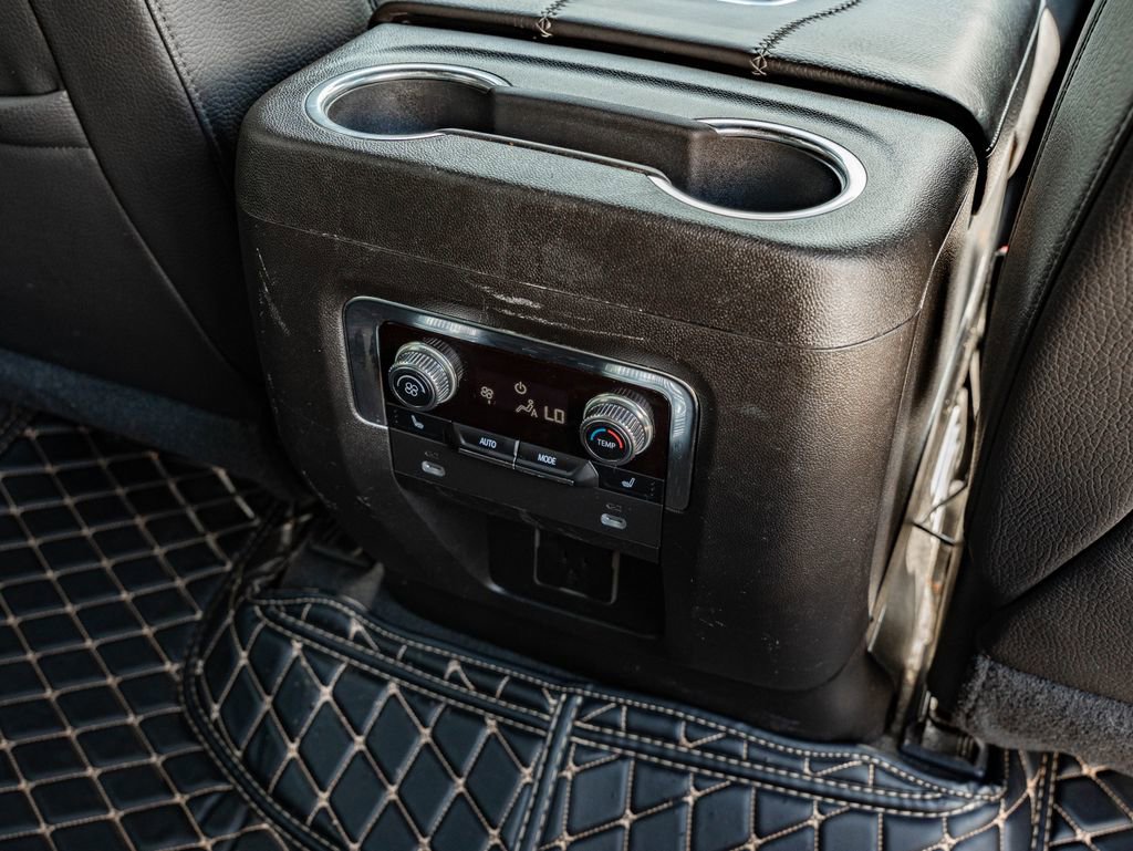 Used 2021 GMC Yukon Denali w/ Denali Premium Package image 40