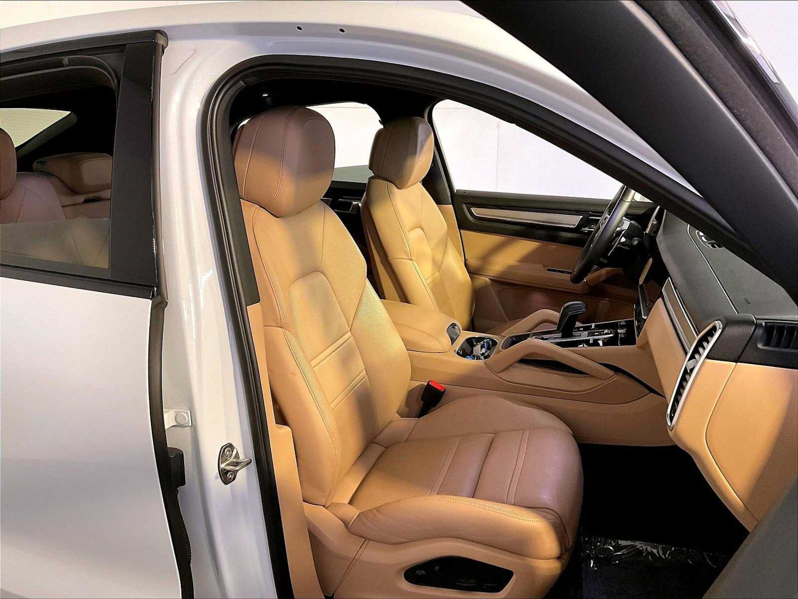 Certified 2023 Porsche Cayenne Coupe AWD/4WD image 18
