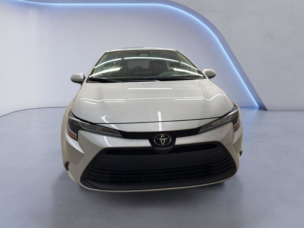 Used 2023 Toyota Corolla LE image 2