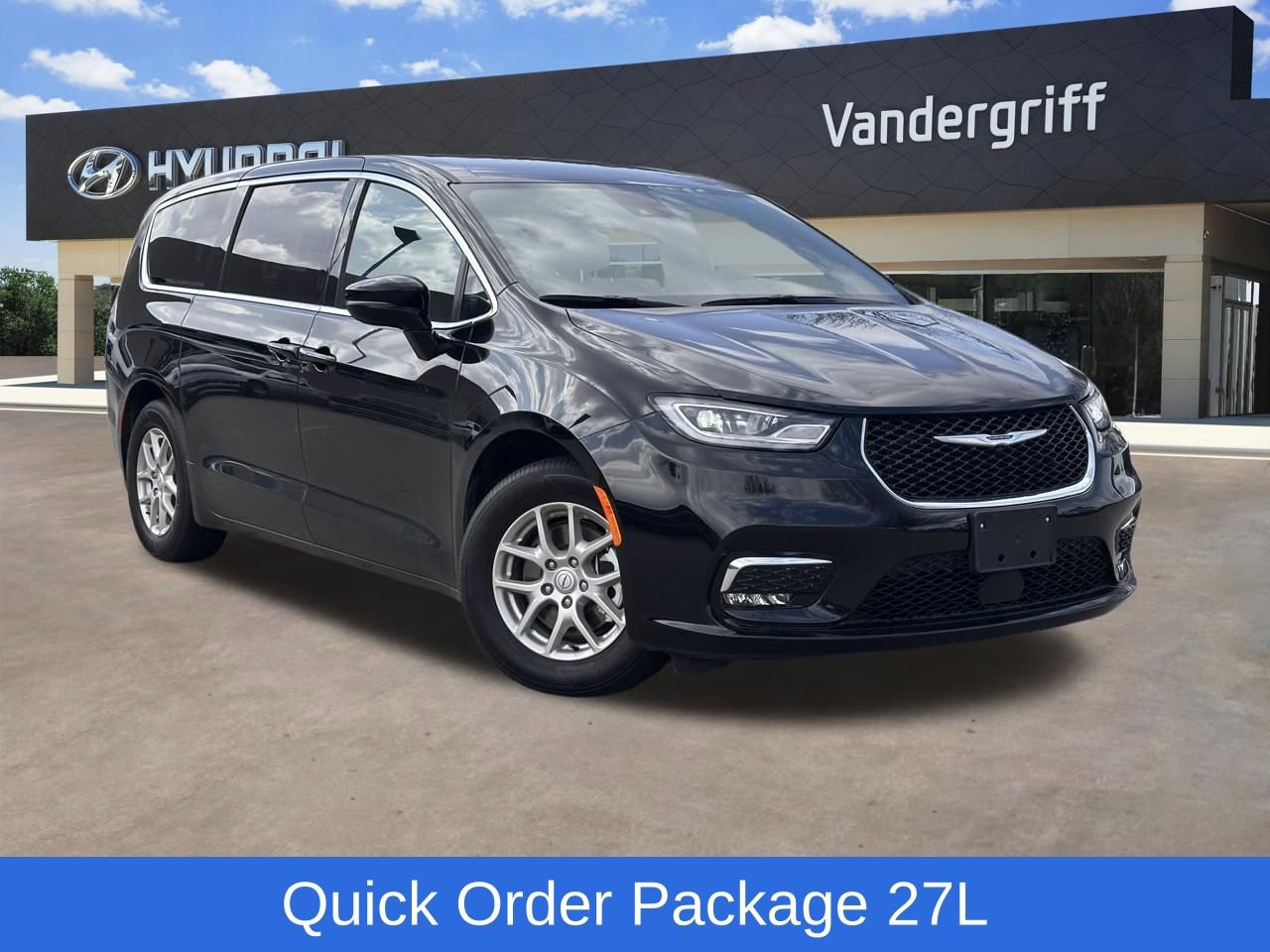 Used 2026 Chrysler Pacifica Select