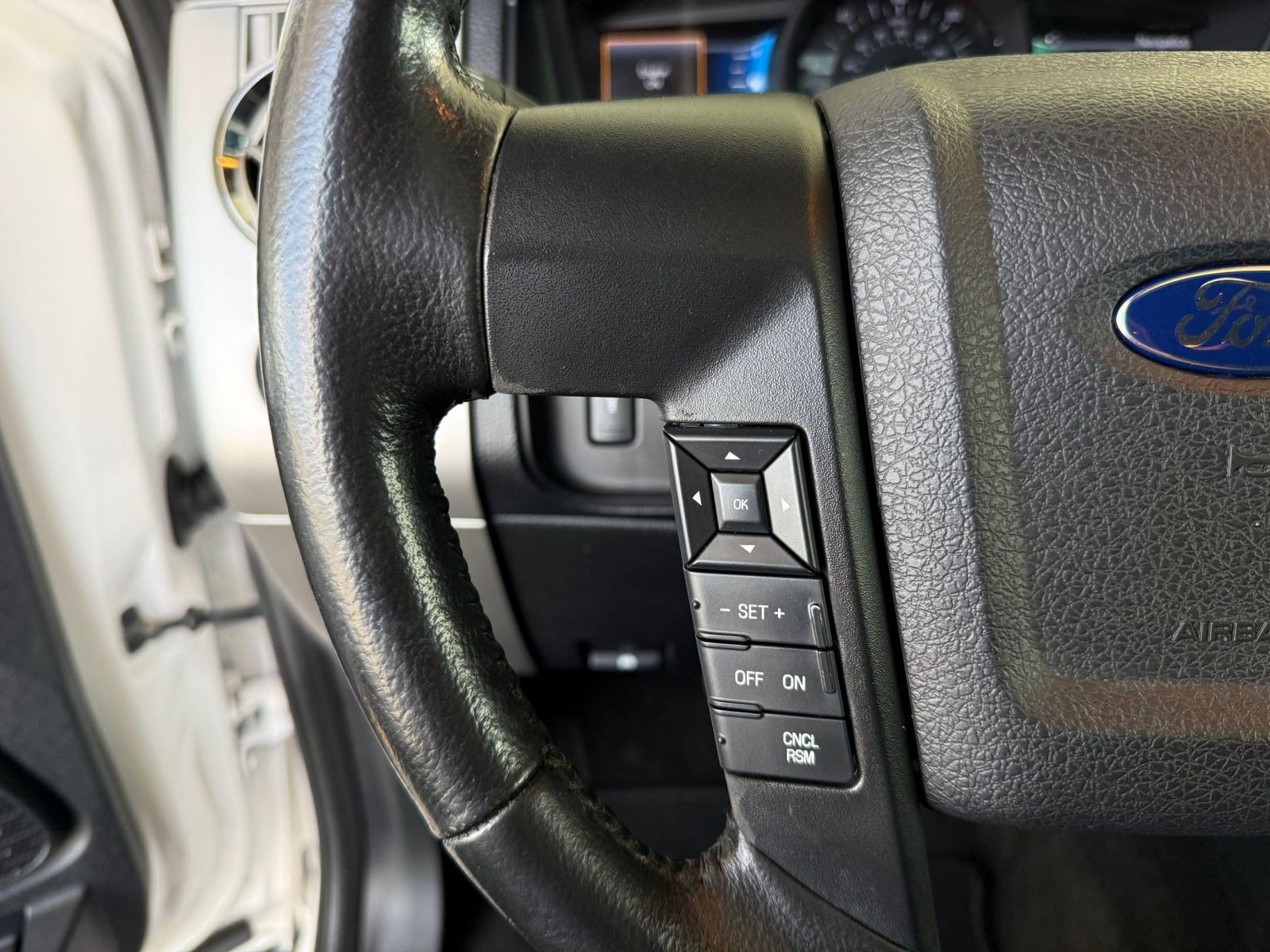 Used 2016 Ford Expedition XLT w/ Equipment Group 202A AWD/4WD image 18