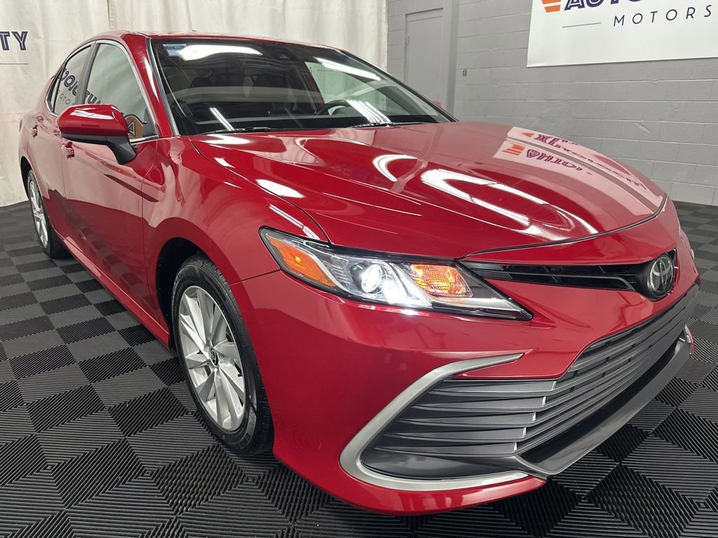 Used 2023 Toyota Camry LE AWD/4WD image 4