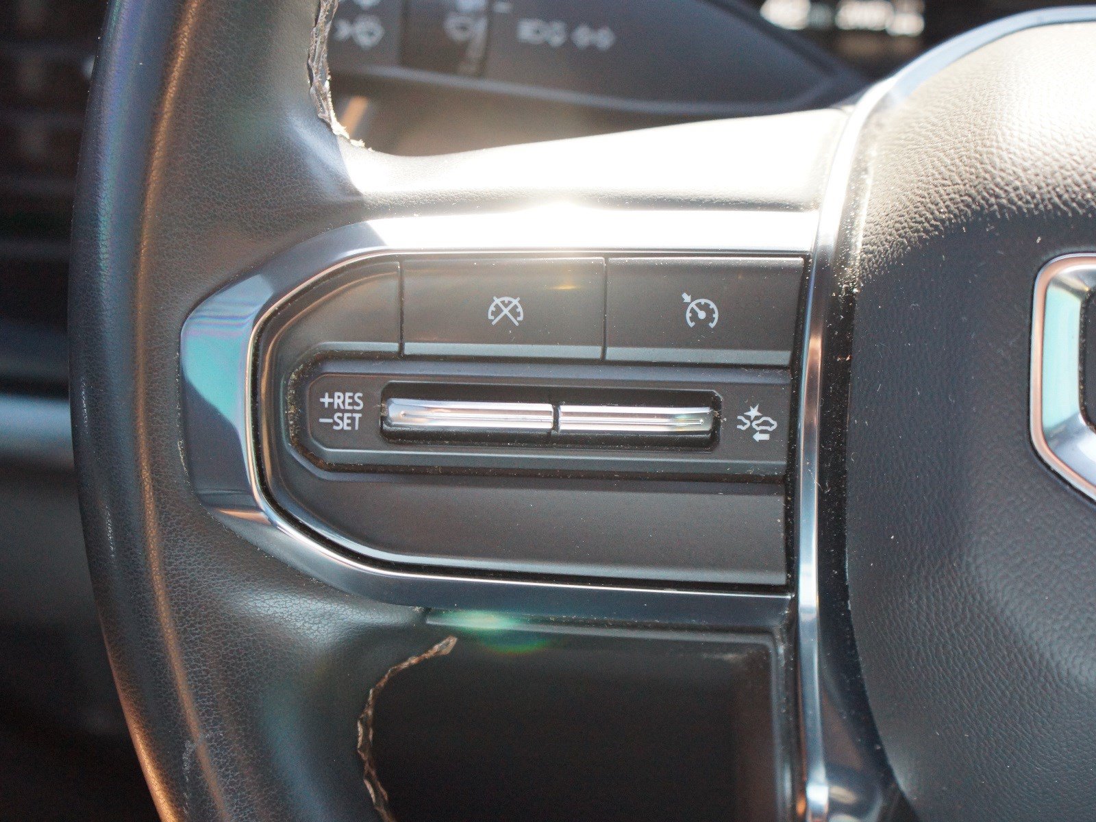 Used 2024 GMC Canyon AT4 w/ Canyon Safety Plus Package AWD/4WD image 9