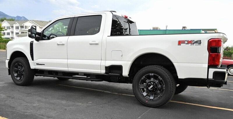 Used 2023 Ford F350 Lariat w/ Lariat Ultimate Package AWD/4WD image 7