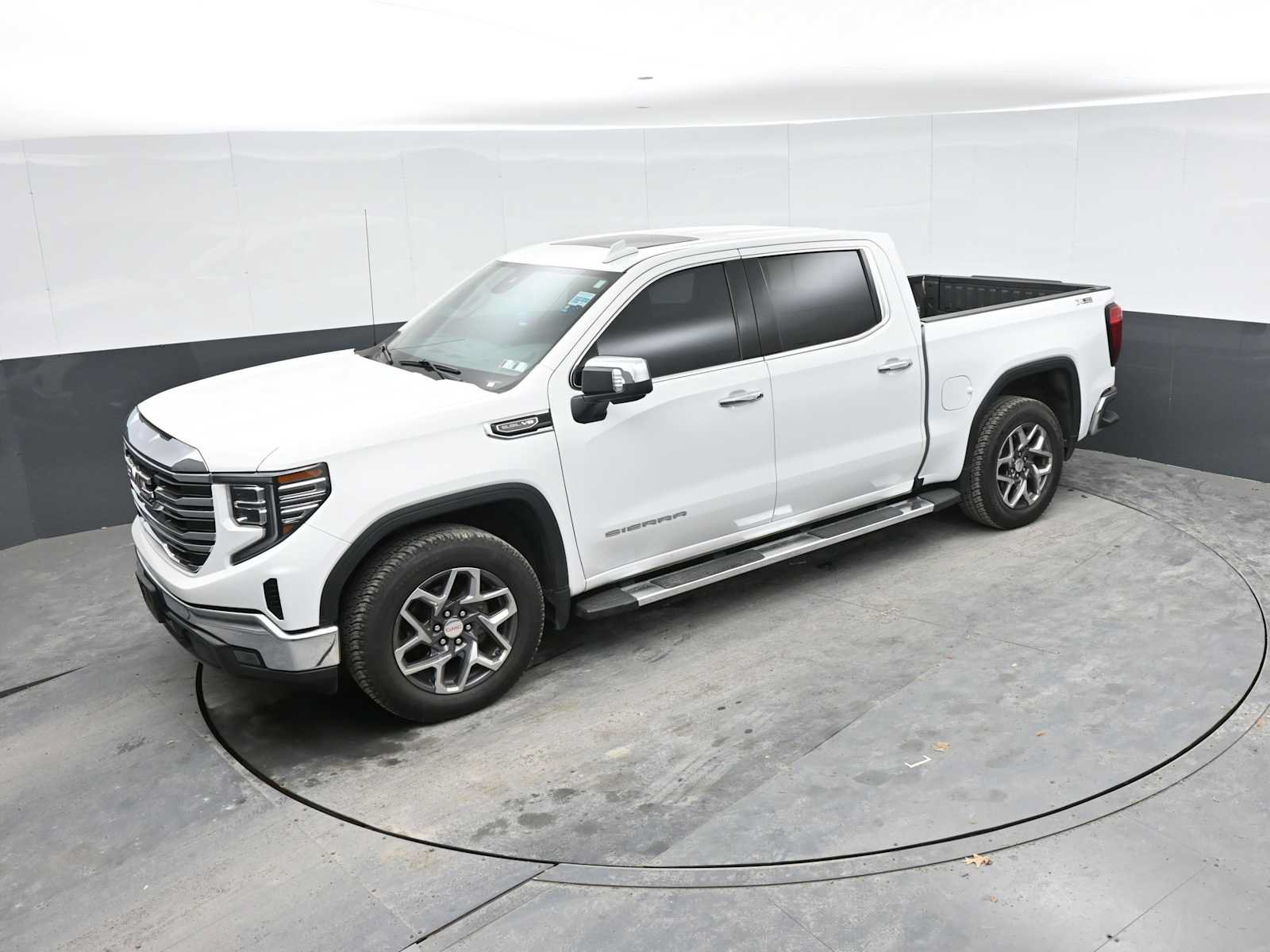 Used 2023 GMC Sierra 1500 SLT w/ SLT Premium Package AWD/4WD image 15