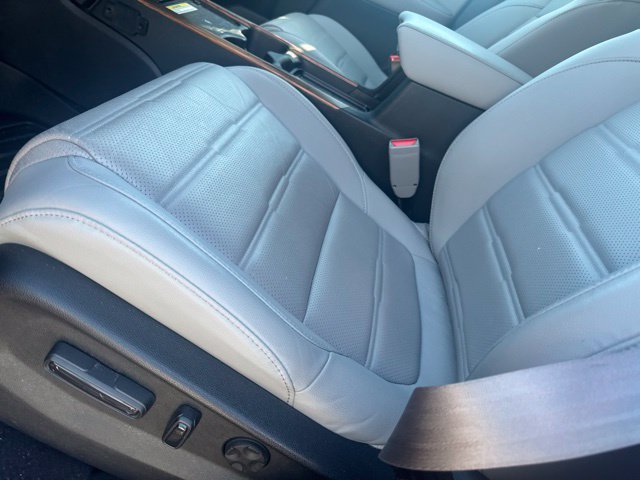 Used 2022 Honda CR-V Touring image 11