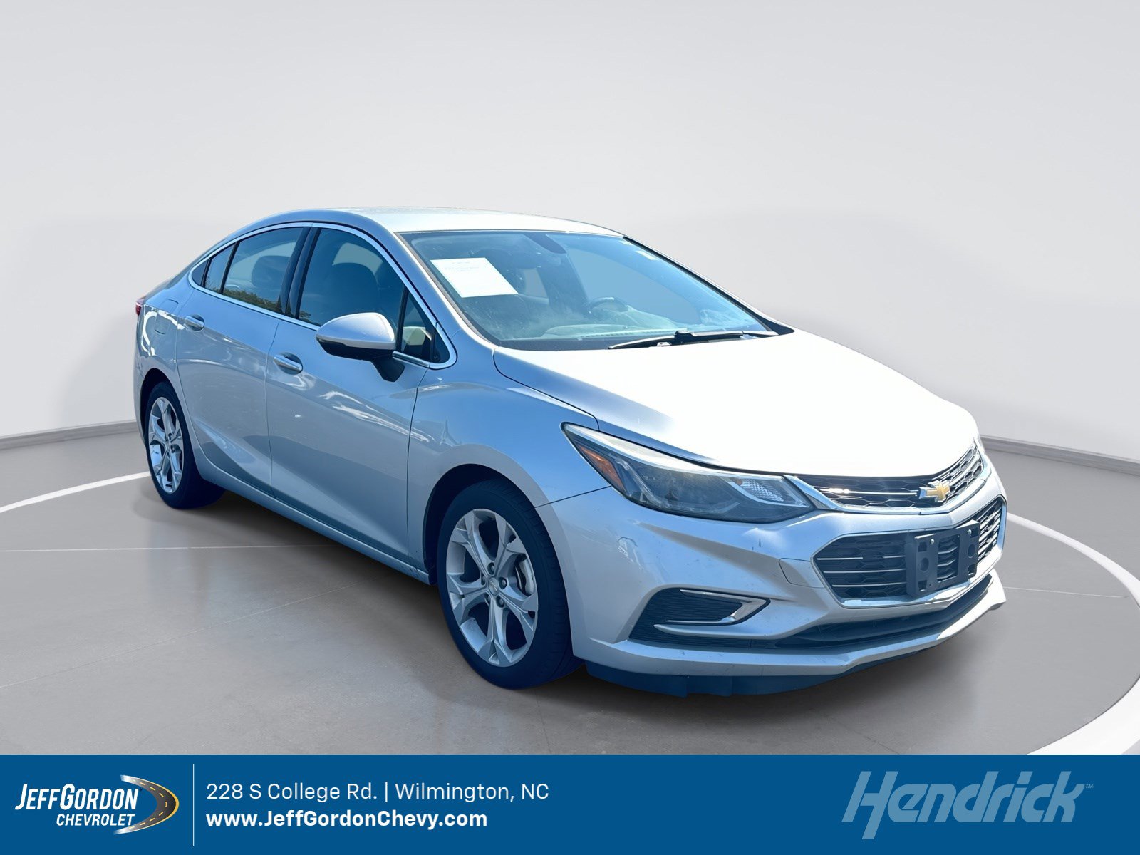 Used 2017 Chevrolet Cruze Premier FWD image 1